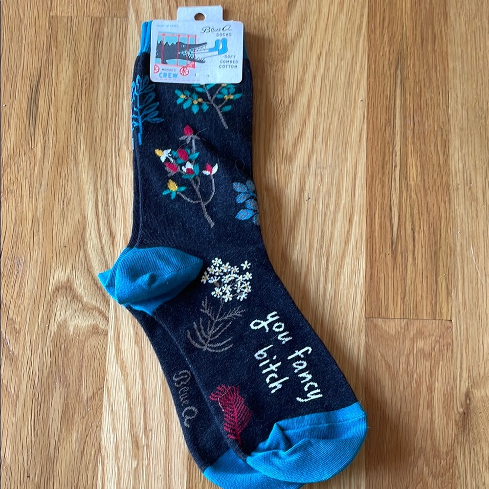 Blue Q Women’s Flowery Crew Socks for a Diva Chic/Friend
